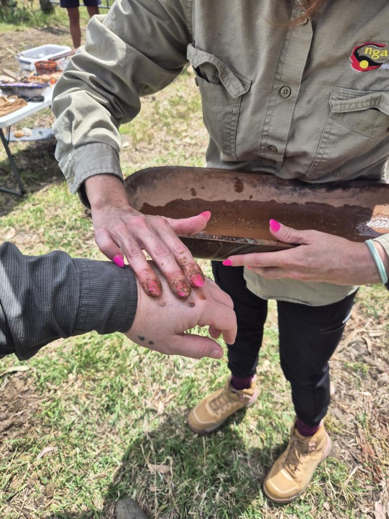 Ochre preparation and cultural knowledge demonstration on Country